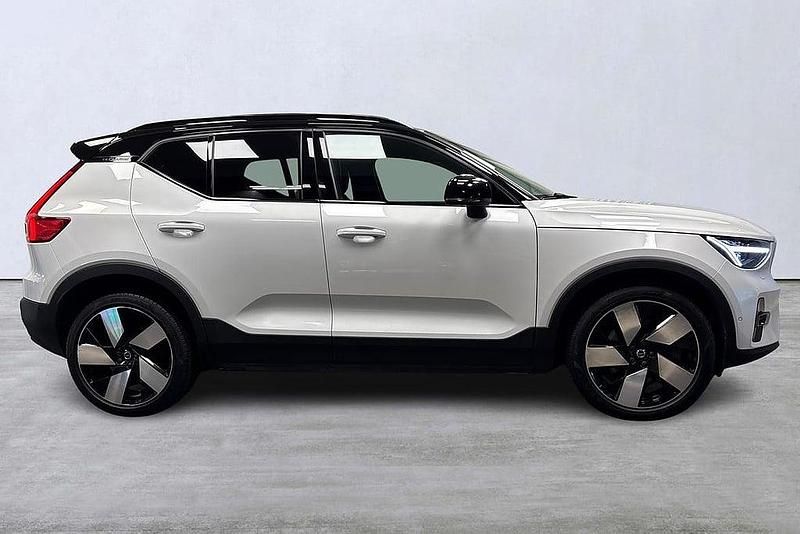 Vit Begagnad 2022 Volvo XC40 Ultimate SUV | 344 900 kr (Superpris) - Bild 1/4