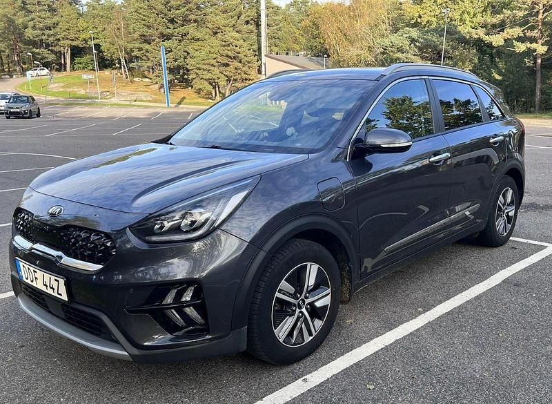 Grå Begagnad 2020 Kia Niro 2 SUV | 217 000 kr (Marknadspris) - Bild 1/4