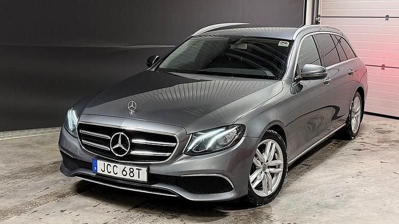 Grå Begagnad 2019 Mercedes E220 Avantgarde Kombi | 159 700 kr - Bild 1/4