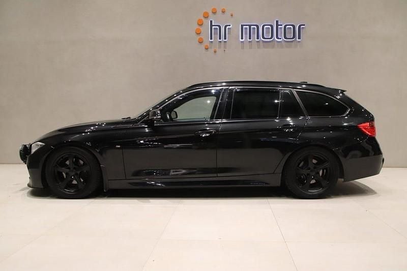 Svart Begagnad 2013 BMW 320 Comfort Edition Kombi | 169 000 kr (Dyr) - Bild 1/4