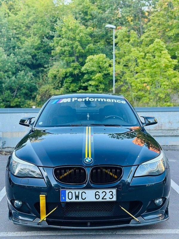 Svart Begagnad 2010 BMW 520 M Sport Sedan | 155 500 kr (Dyr) - Bild 1/4