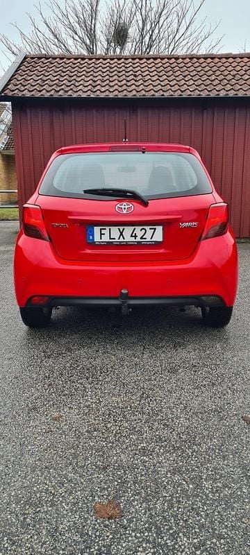 Begagnad Toyota Yaris 99 HK (72 kW) 2015 Halvkombi