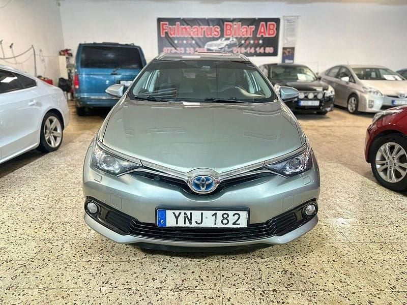 Begagnad Toyota Auris Touring Sports Active 136 HK (100 kW) 2017 Grå Kombi