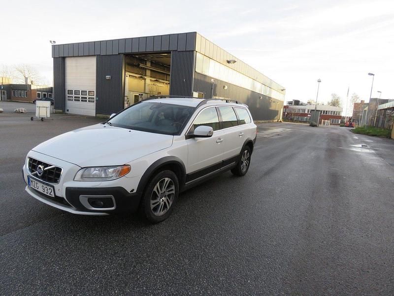 Vit Begagnad 2013 Volvo XC70 Momentum Kombi | 74 999 kr (Bra pris) - Bild 1/4
