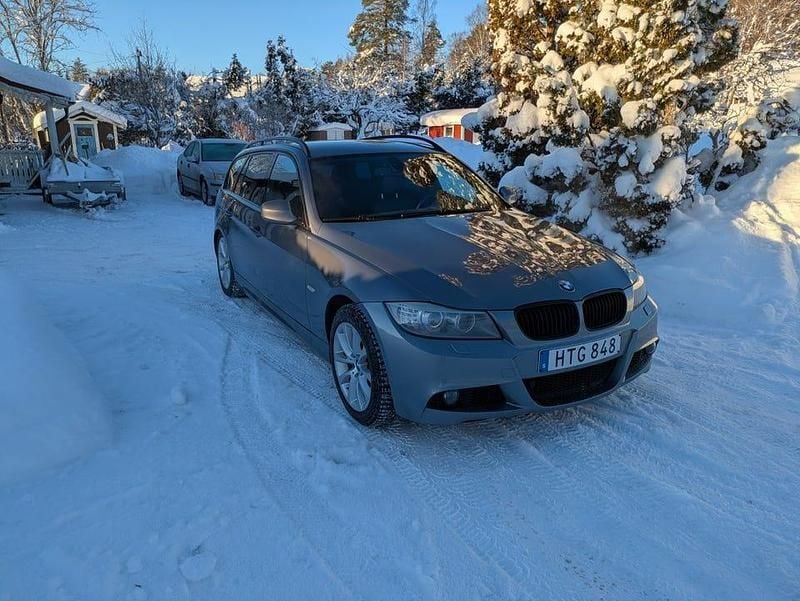 Space gray Begagnad 2009 BMW 325 M Sport Kombi | 120 000 kr (Lite dyr) - Bild 1/4