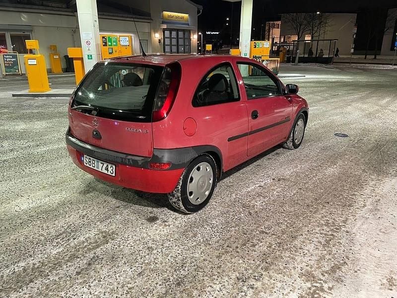 Begagnad Opel Corsa 75 HK (55 kW) 2001 Röd Halvkombi