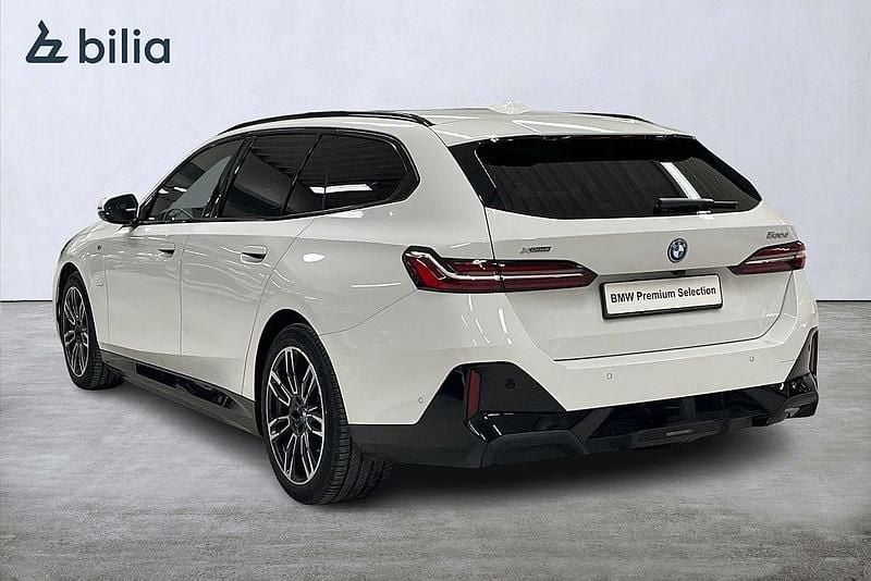 Begagnad BMW 530e M Sport 190 HK (139 kW) 2025 Vit Kombi