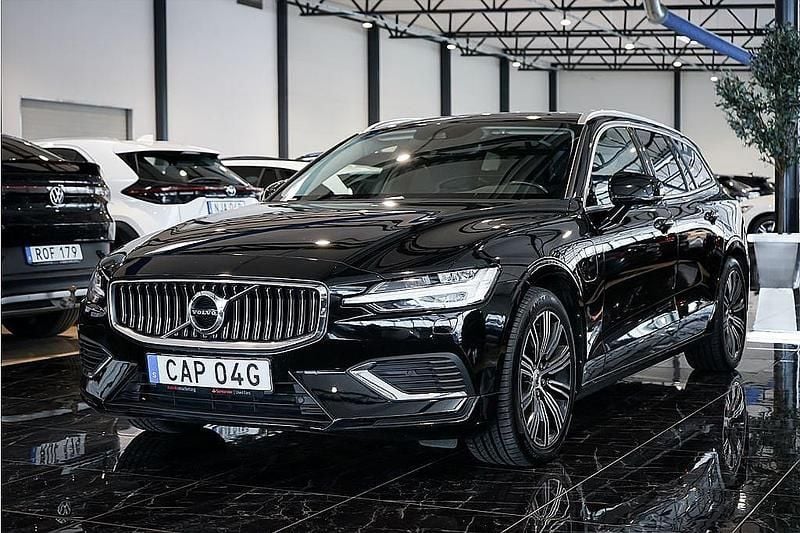 Svart Begagnad 2021 Volvo V60 Kombi | 279 500 kr (Superpris) - Bild 1/4