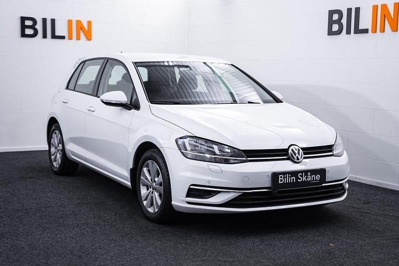 Vit Begagnad 2019 VW Golf VII GT Halvkombi | 159 900 kr (Bra pris) - Bild 1/4