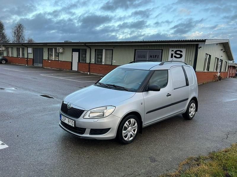 Begagnad Skoda Roomster 75 HK (55 kW) 2011 Minibuss