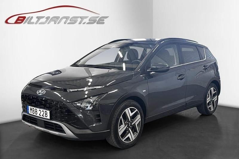 Grå Begagnad 2023 Hyundai Bayon Advanced SUV | 209 900 kr (Marknadspris) - Bild 1/4