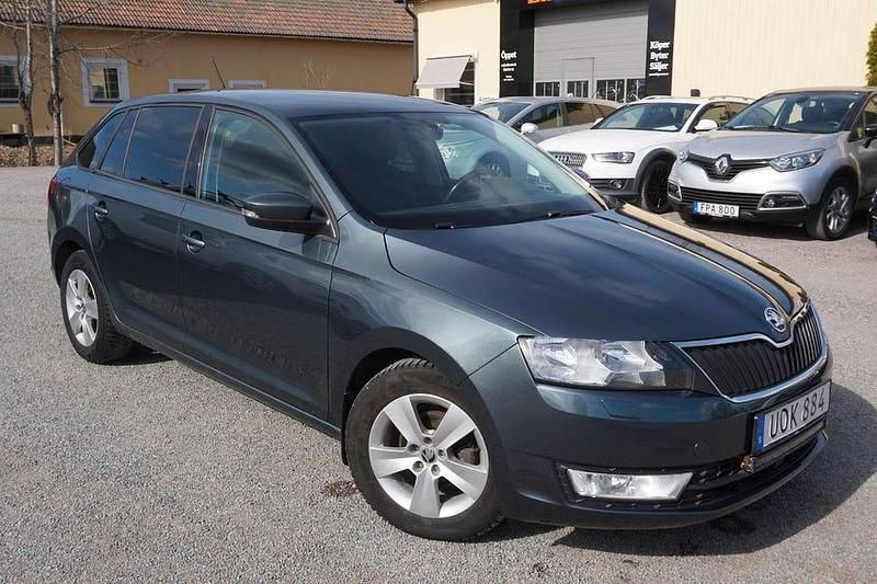 Grå Begagnad 2016 Skoda Rapid Halvkombi | 89 900 kr (Lite dyr) - Bild 1/4