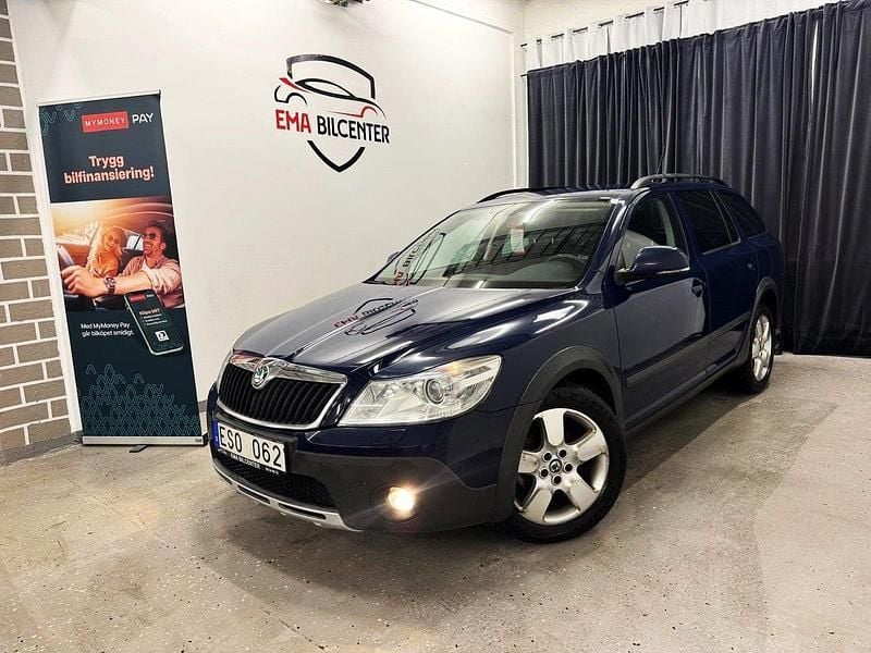 Blå Begagnad 2012 Skoda Octavia Scout Kombi | 89 900 kr (Marknadspris) - Bild 1/4