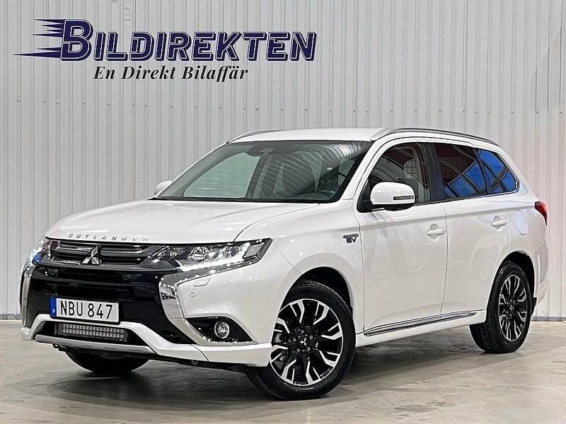 Vit Begagnad 2018 Mitsubishi Outlander P-HEV SUV | 199 900 kr (Marknadspris) - Bild 1/4