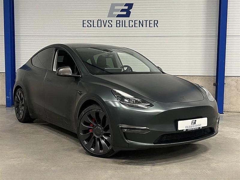 Svart Begagnad 2023 Tesla Model Y Performance SUV | 419 990 kr (Marknadspris) - Bild 1/4