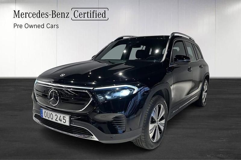 Svart Begagnad 2022 Mercedes EQB300 SUV | 369 500 kr (Marknadspris) - Bild 1/4