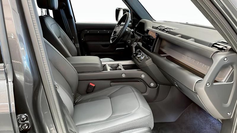 Begagnad Land Rover Defender 2025 SUV