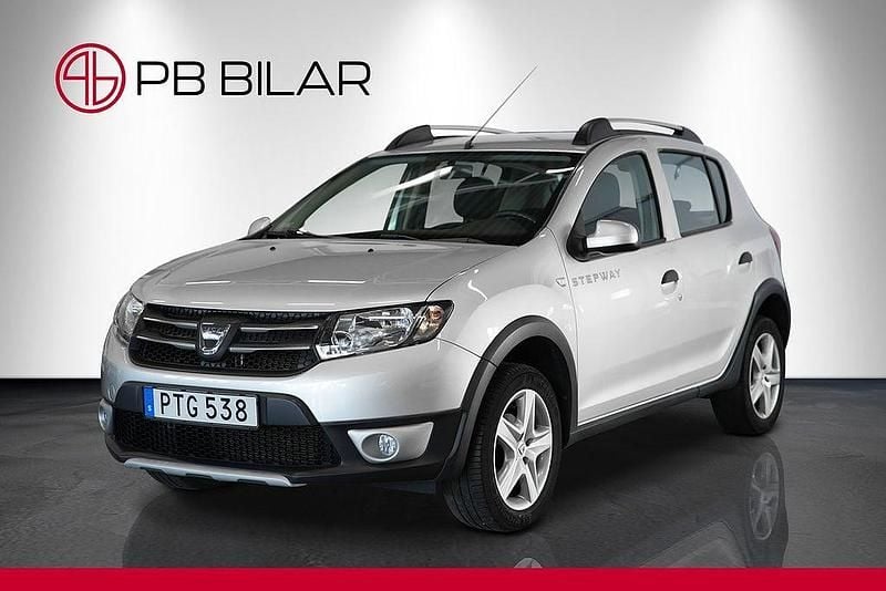 Silver Begagnad 2015 Dacia Sandero Stepway Halvkombi | 69 900 kr (Lite dyr) - Bild 1/3