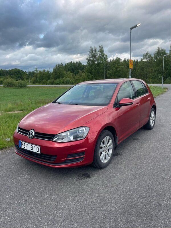 Röd Begagnad 2014 VW Golf VII Halvkombi | 92 000 kr (Marknadspris) - Bild 1/4