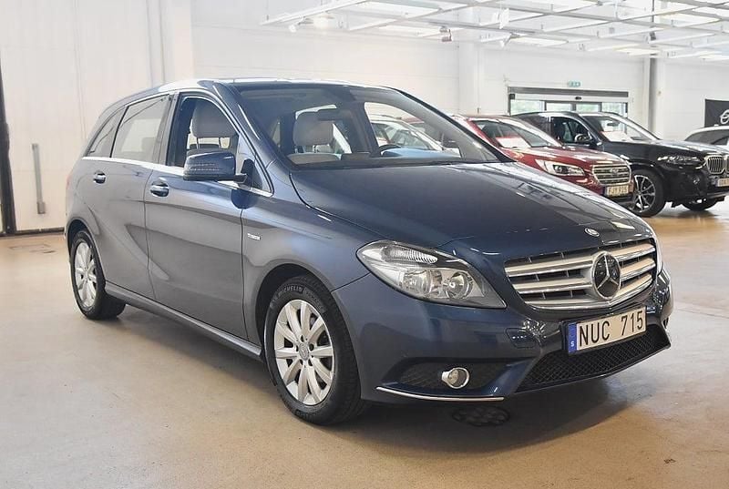 Begagnad Mercedes B180 109 HK (80 kW) 2012 Blå Minibuss