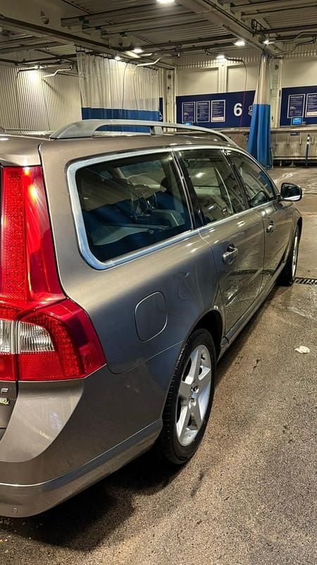 Begagnad Volvo V70 Momentum 145 HK (106 kW) 2010 Kombi