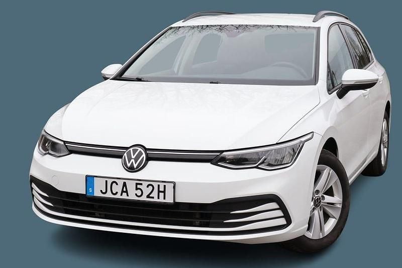 Vit Begagnad 2023 VW Golf VIII Kombi | 227 000 kr (Marknadspris) - Bild 1/4
