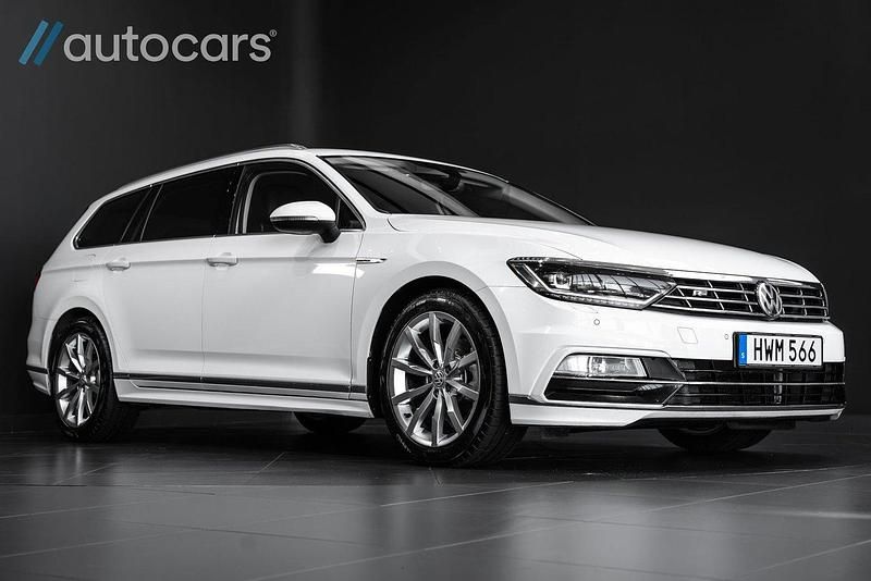 Vit Begagnad 2018 VW Passat R-line Kombi | 228 000 kr (Lite dyr) - Bild 1/4