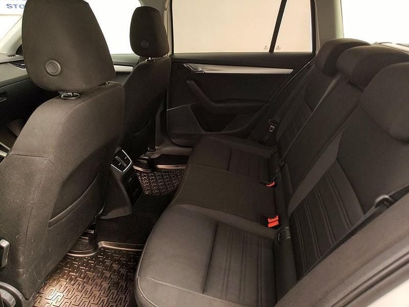 Begagnad Skoda Octavia Ambition 116 HK (85 kW) 2018 Vit Kombi