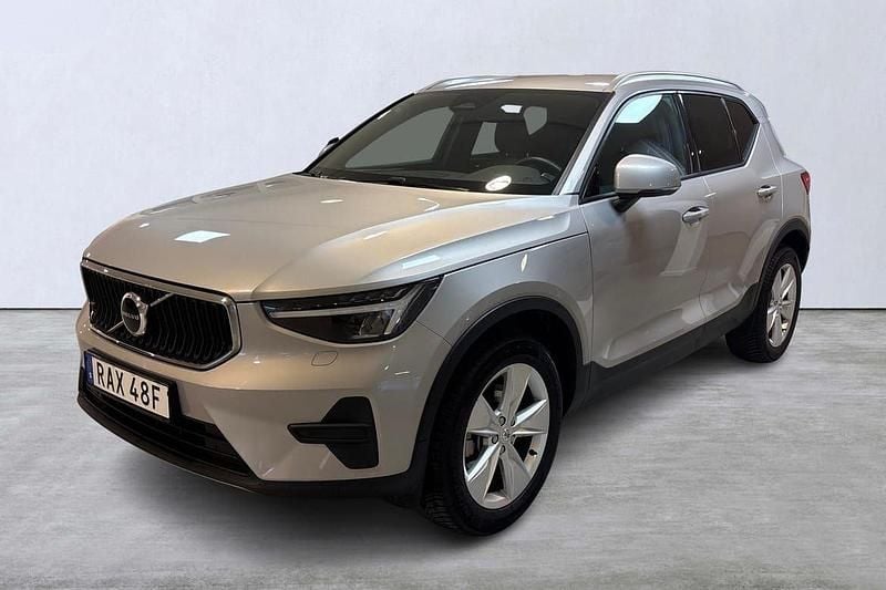 Silver Begagnad 2023 Volvo XC40 Core SUV | 349 900 kr (Marknadspris) - Bild 1/4