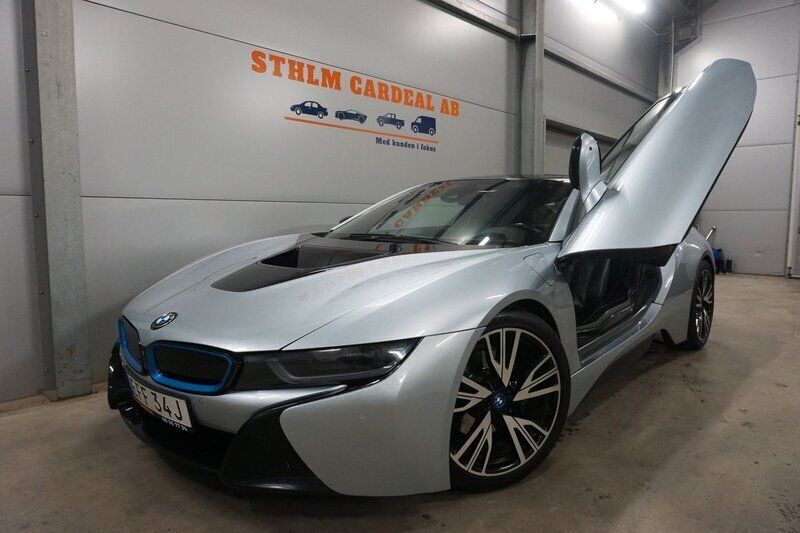 Blå Begagnad 2016 BMW i8 Sportkupé | 524 500 kr - Bild 1/4