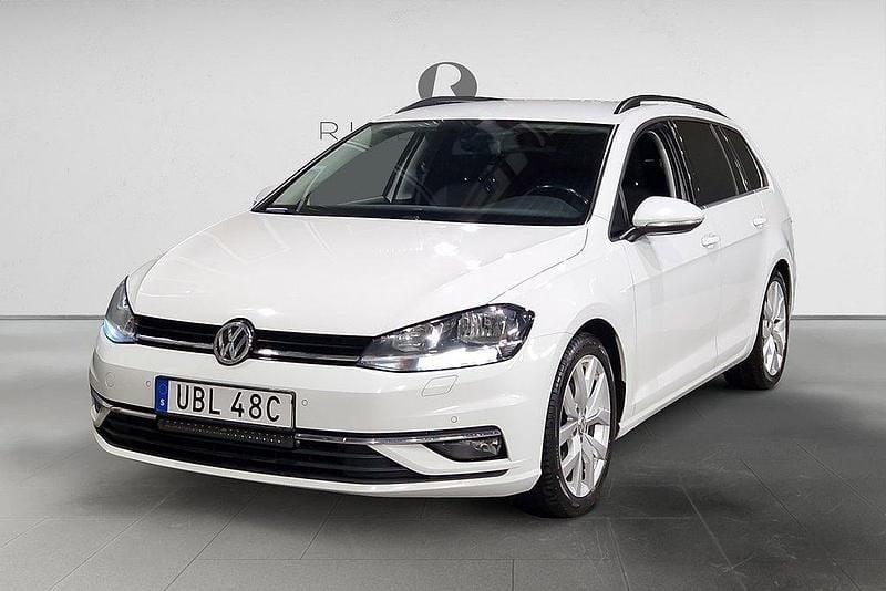 Vit Begagnad 2019 VW Golf VIII GT Kombi | 139 900 kr (Marknadspris) - Bild 1/3