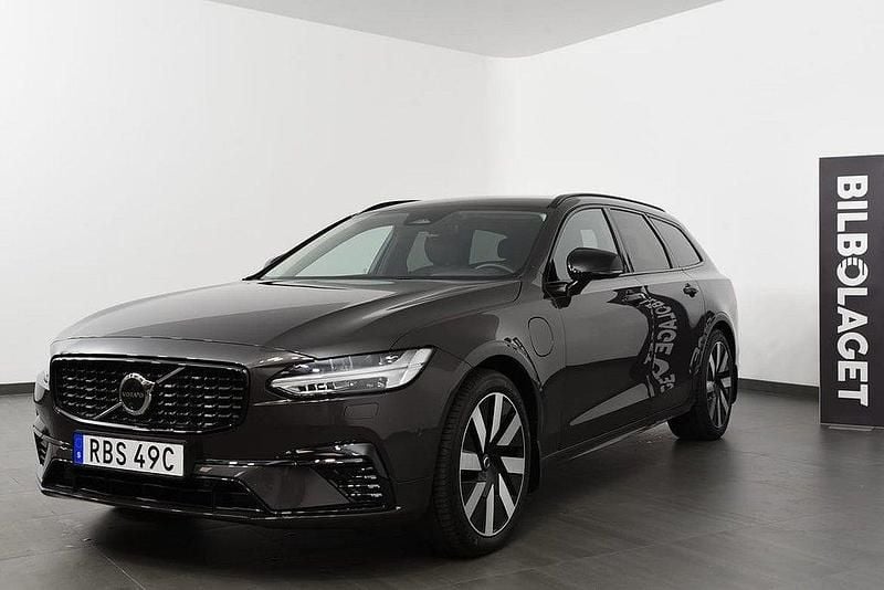 Grå Begagnad 2025 Volvo V90 Plus Kombi | 509 800 kr (Marknadspris) - Bild 1/4