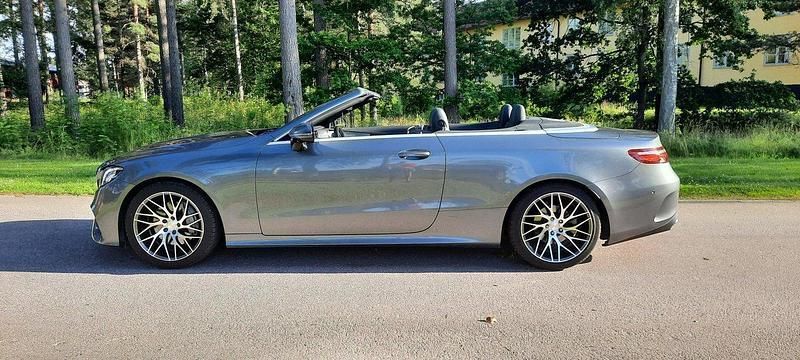 Grå Begagnad 2018 Mercedes E200 AMG Cab | 439 000 kr (Marknadspris) - Bild 1/4
