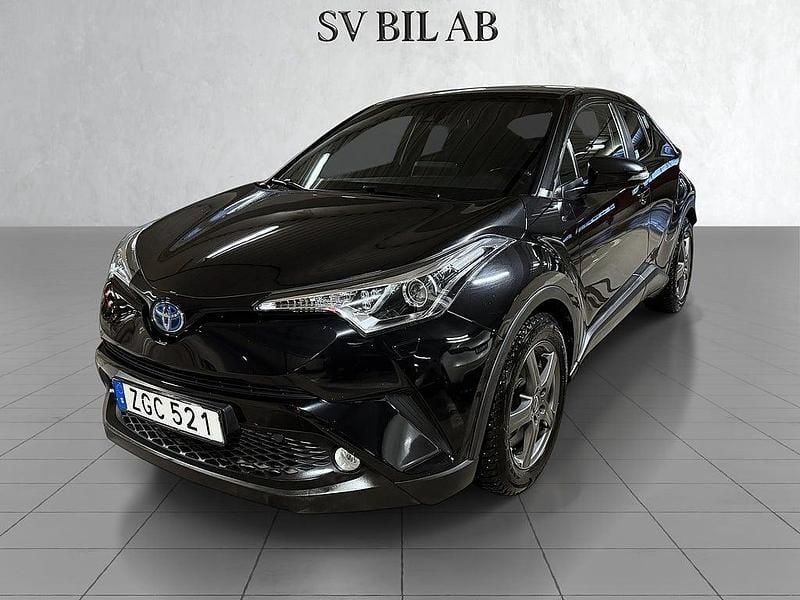 Svart Begagnad 2018 Toyota C-HR Active SUV | 182 500 kr (Marknadspris) - Bild 1/4