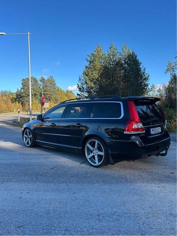 Svart Begagnad 2015 Volvo V70 Momentum Kombi | 122 000 kr (Marknadspris) - Bild 1/4