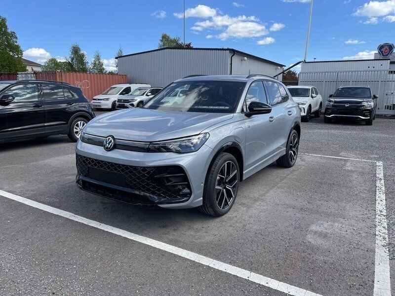 Silver Ny 2025 VW Tiguan R-line SUV | 699 100 kr - Bild 1/4