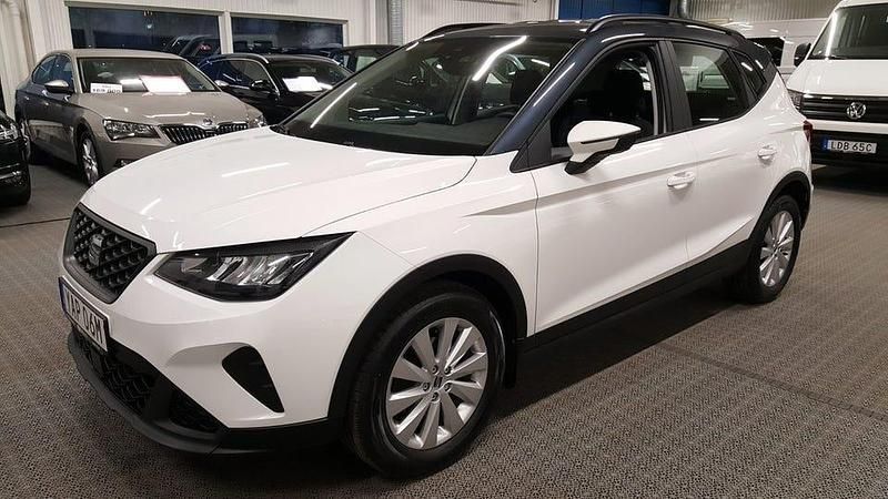 Vit Begagnad 2022 Seat Arona Style SUV | 139 900 kr (Marknadspris) - Bild 1/4
