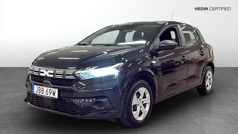 Svart Begagnad 2023 Dacia Sandero Essentiel Halvkombi | 129 900 kr (Marknadspris) - Bild 1/4