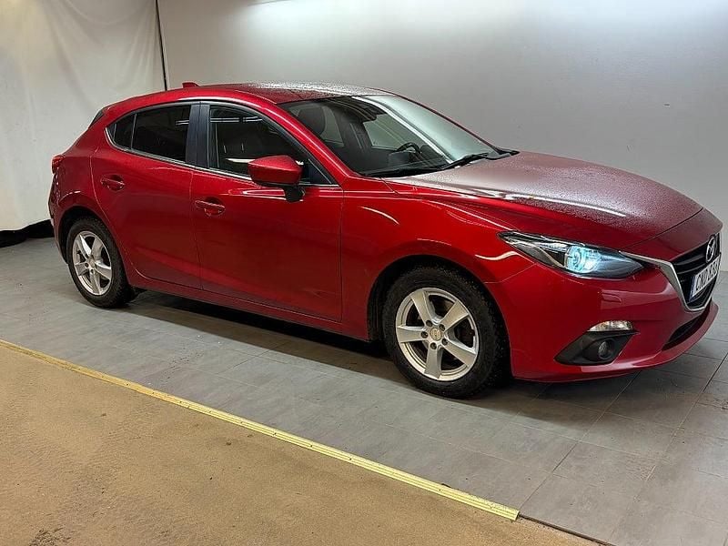 Begagnad Mazda 3 Inclusive 120 HK (88 kW) 2015 Röd Halvkombi