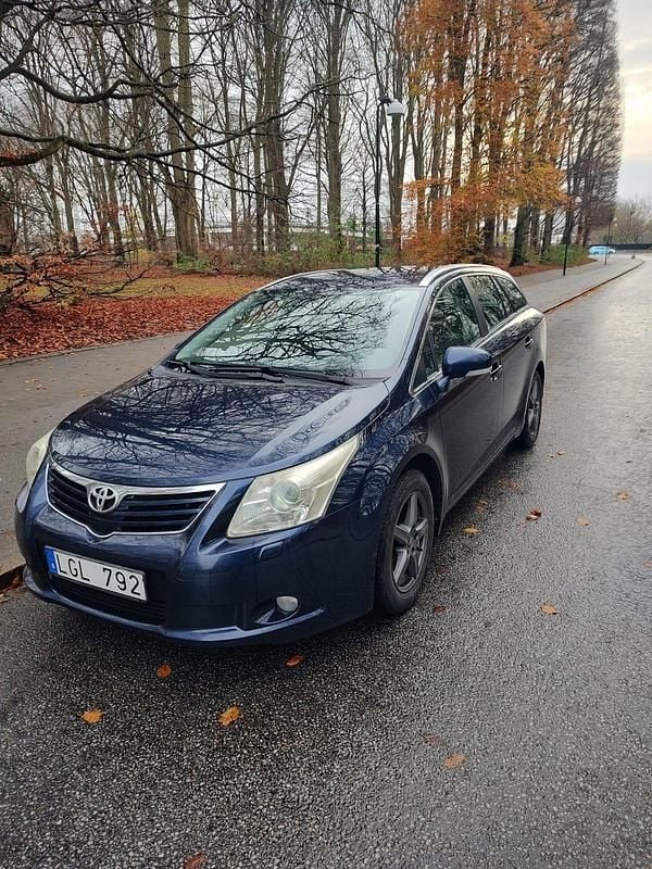 Mörkblå Begagnad 2011 Toyota Avensis Kombi | 58 000 kr (Bra pris) - Bild 1/4