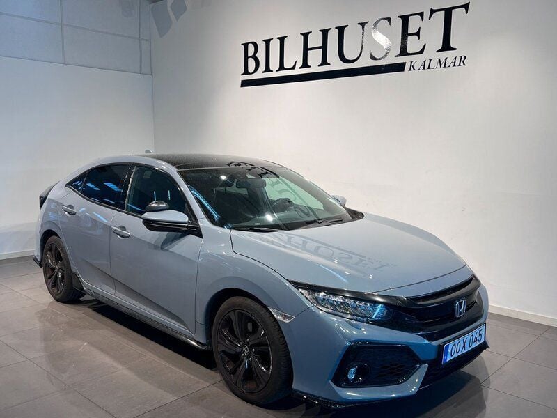 Mörkgrå Begagnad 2017 Honda Civic Halvkombi | 219 900 kr (Lite dyr) - Bild 1/4