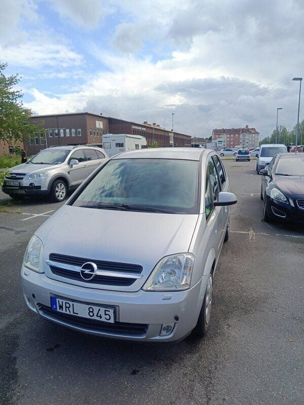 Grå Begagnad 2005 Opel Meriva Minibuss | 30 000 kr (Marknadspris) - Bild 1/4