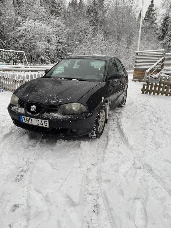 Svart Begagnad 2006 Seat Ibiza Halvkombi | 15 000 kr (Bra pris) - Bild 1/4
