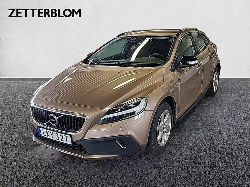 Brun Begagnad 2017 Volvo V40 CC Kombi | 174 900 kr (Marknadspris) - Bild 1/4