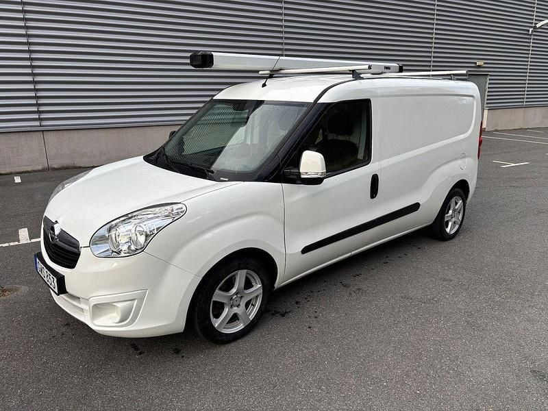 Vit Begagnad 2017 Opel Combo Minibuss | 79 000 kr (Marknadspris) - Bild 1/4