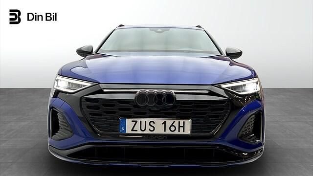 Begagnad Audi Q8 e-tron S-Line 250 kW (340 HK) 2023 Ultrablå metallic SUV