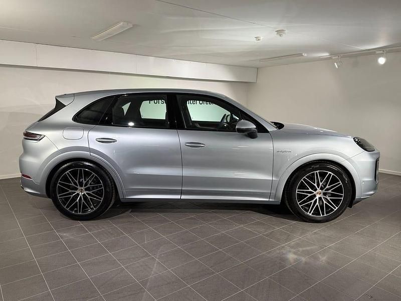 Ny Porsche Cayenne Edition 471 HK (346 kW) 2025 Dolomite silver metallic SUV