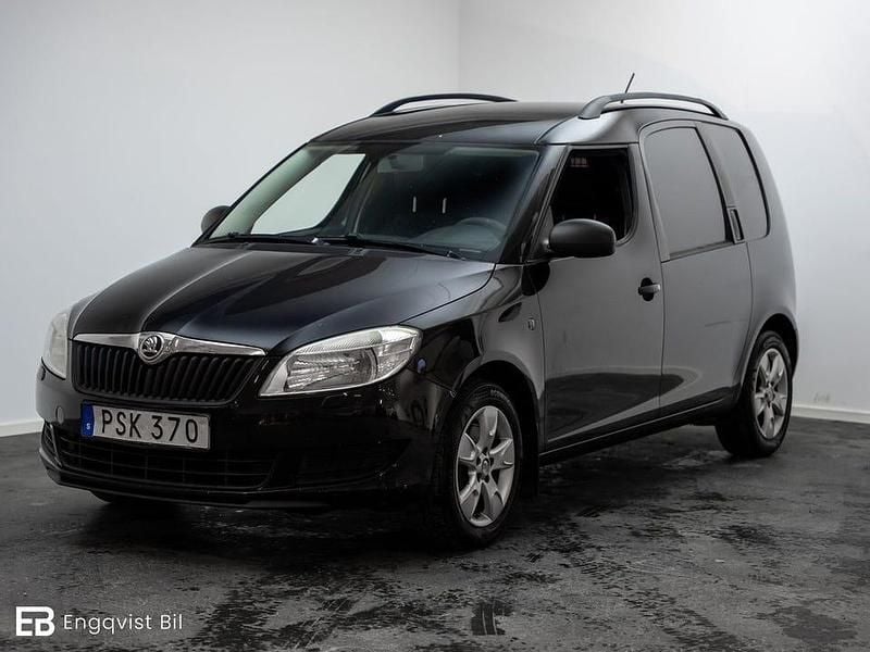 Svart Begagnad 2015 Skoda Roomster Minibuss | 69 900 kr (Lite dyr) - Bild 1/4