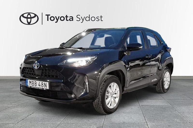 Svart Begagnad 2023 Toyota Yaris Cross Active SUV | 269 000 kr (Marknadspris) - Bild 1/3