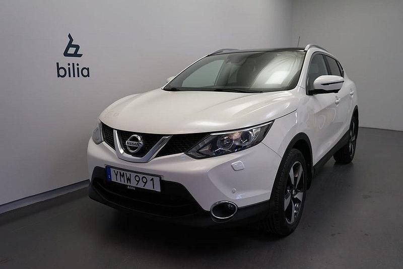 Vit Begagnad 2017 Nissan Qashqai Tekna SUV | 159 500 kr (Marknadspris) - Bild 1/3
